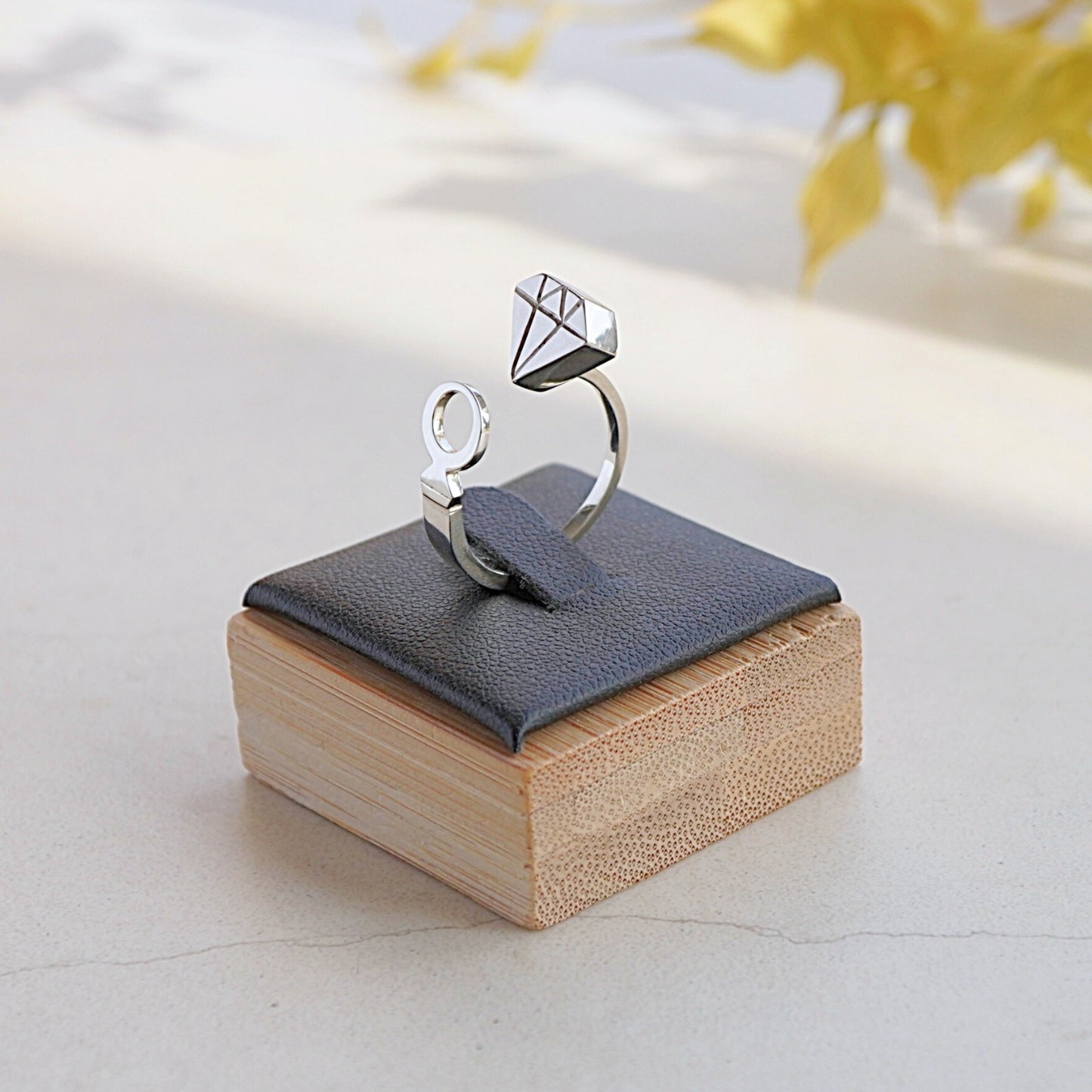 立体 ダイヤモンドモチーフ・リング