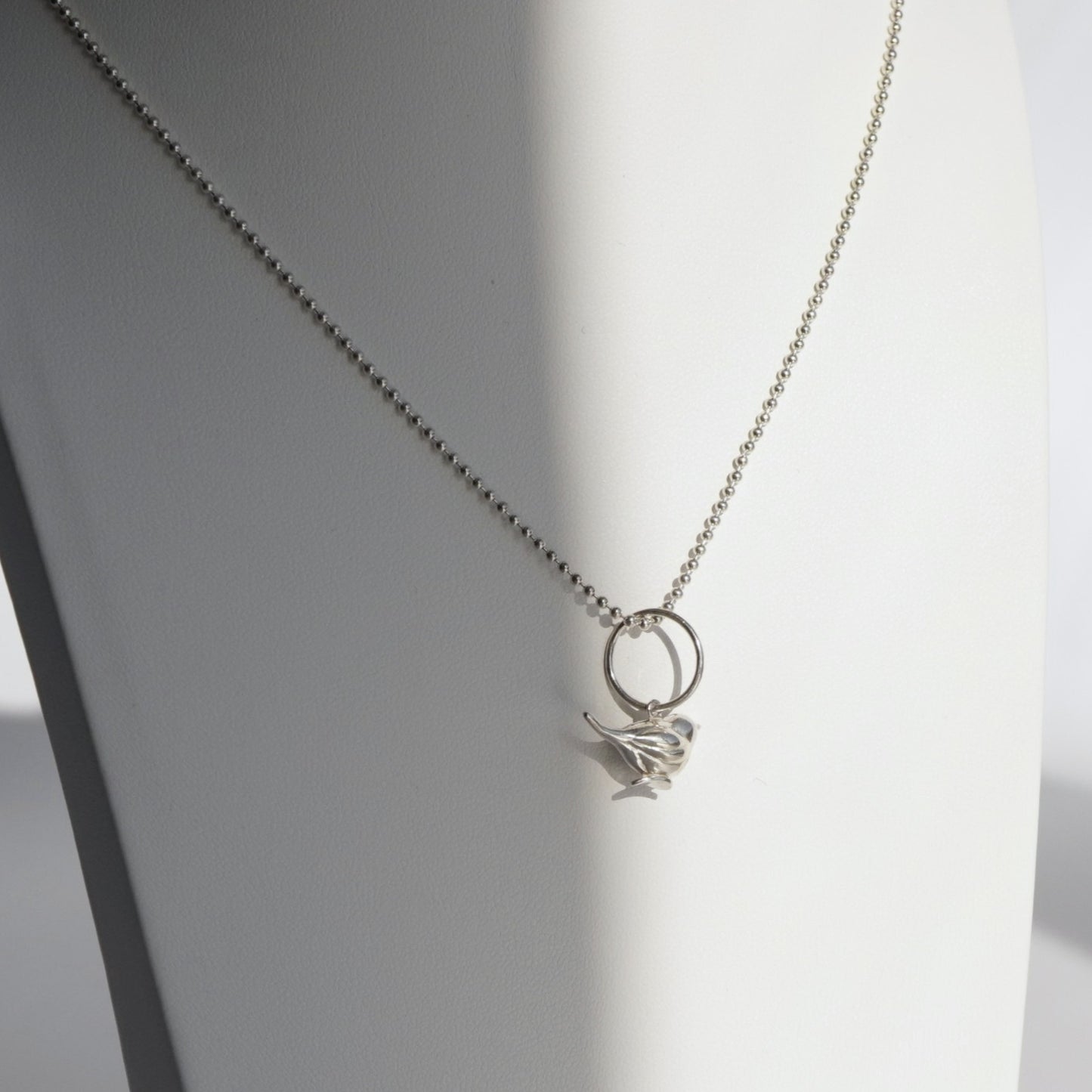 【Bird Charm】たたずむ小鳥のネックレス