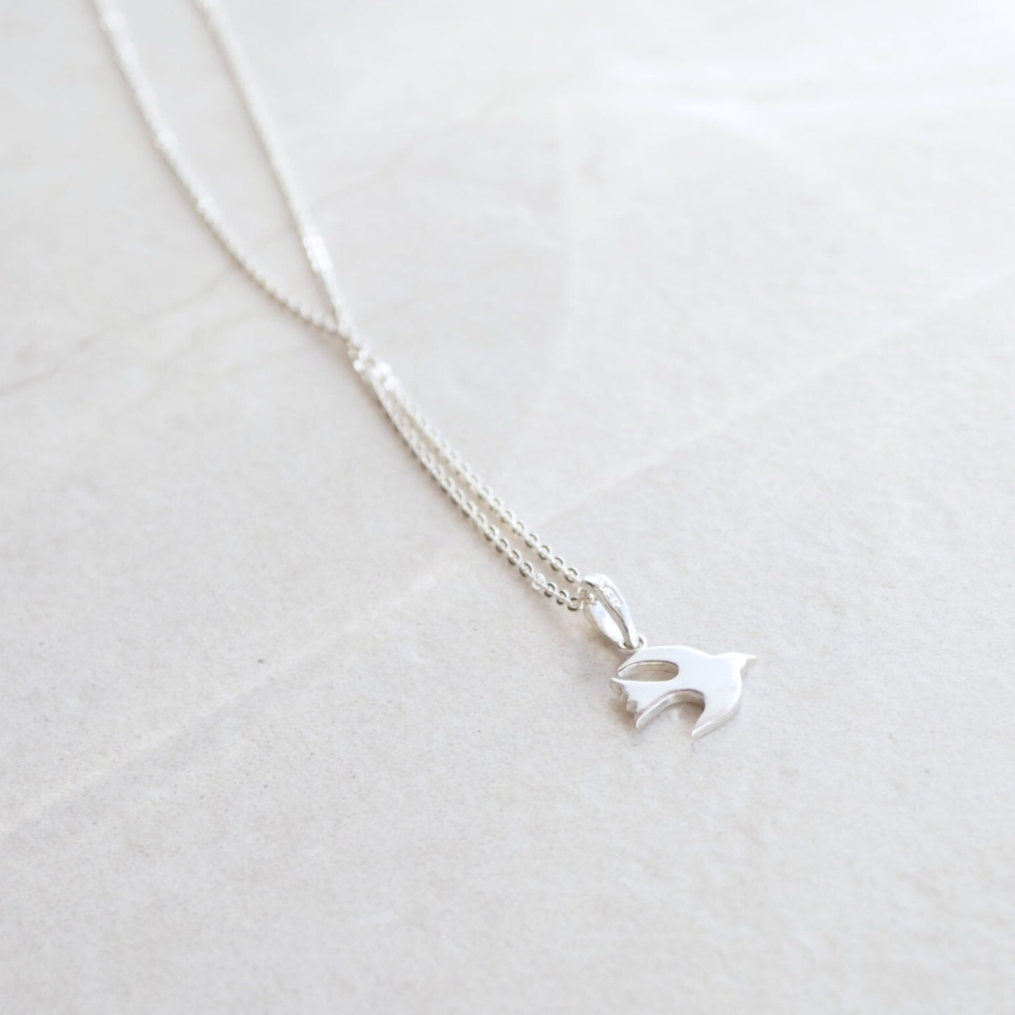 【Bird Charm】はばたく鳥のネックレス